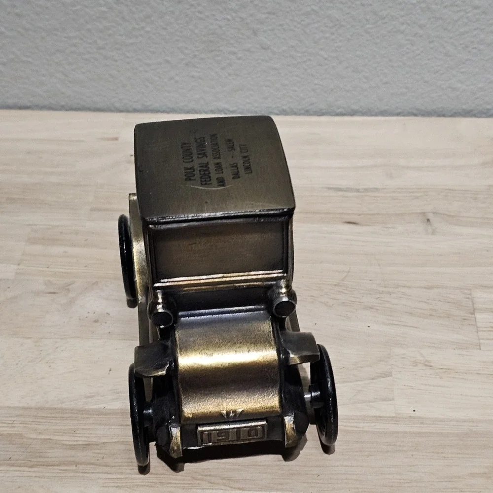VINTAGE BANTHRICO COIN BANK METAL CAR 1910 BAKER ELECTRIC WITH KEY
